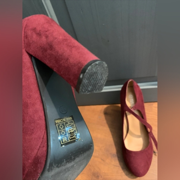 Elegant Burgundy Heels - Picture 5 of 5